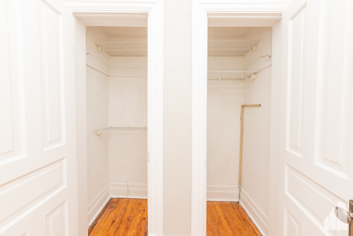 1420 West Irving Park Road, Unit 3 Chicago, IL 60613 - Photo 12 of 21 a bathroom with a bathtub
