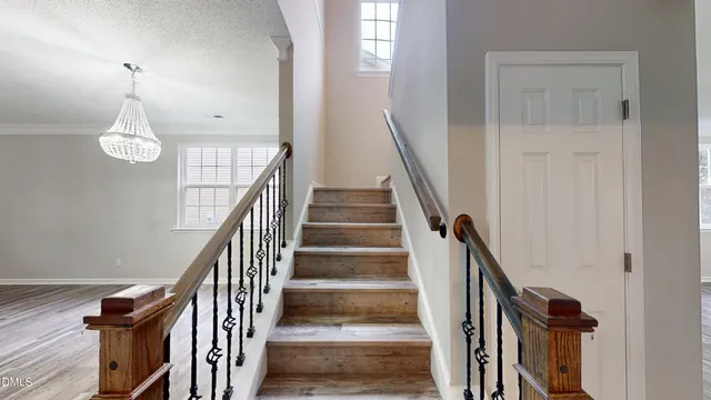 a view of empty room with window