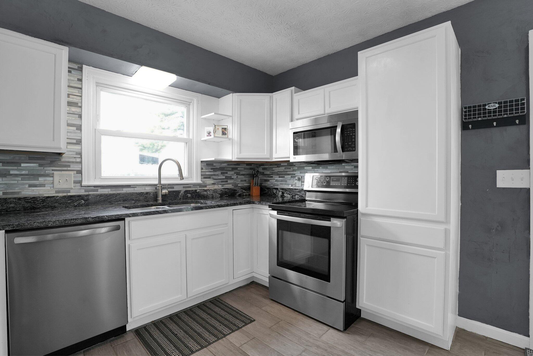 4648 Annhurst Road Columbus, OH 43228 - Photo 10 of 31 10-web-or-mls-4648-annhurst-rd