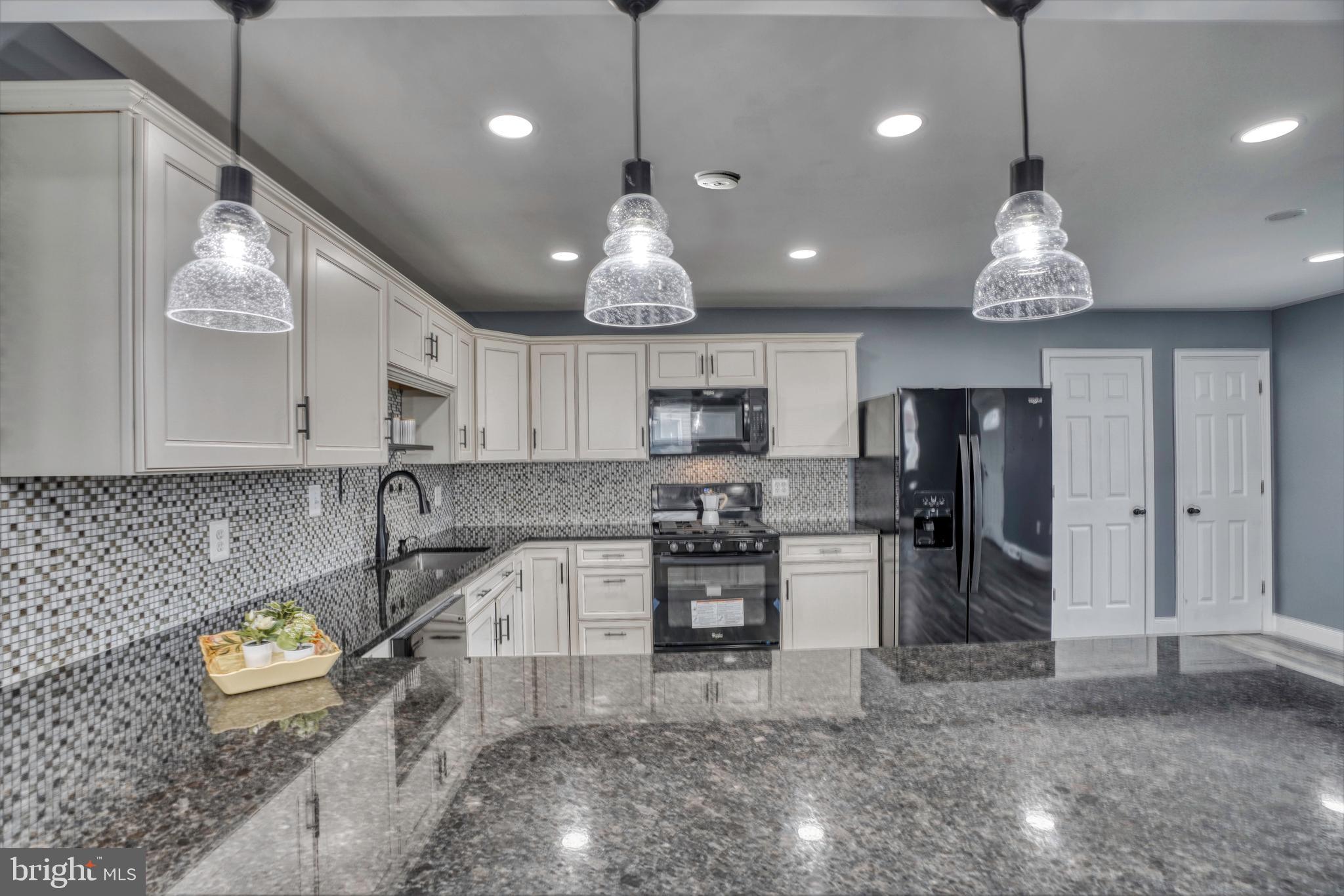 8228 Cornwall Road Dundalk, MD 21222 - Photo 13 of 68