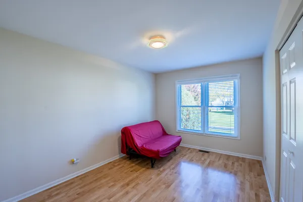 $3,600 | 331 East Fox Hill Drive, Buffalo Grove, IL 60089