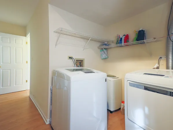 $3,600 | 331 East Fox Hill Drive, Buffalo Grove, IL 60089