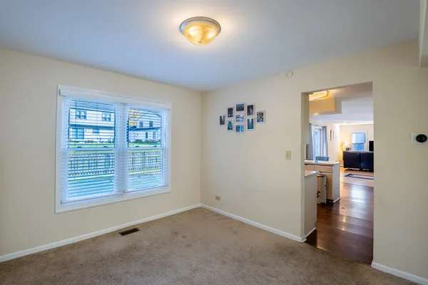 $3,600 | 331 East Fox Hill Drive, Buffalo Grove, IL 60089