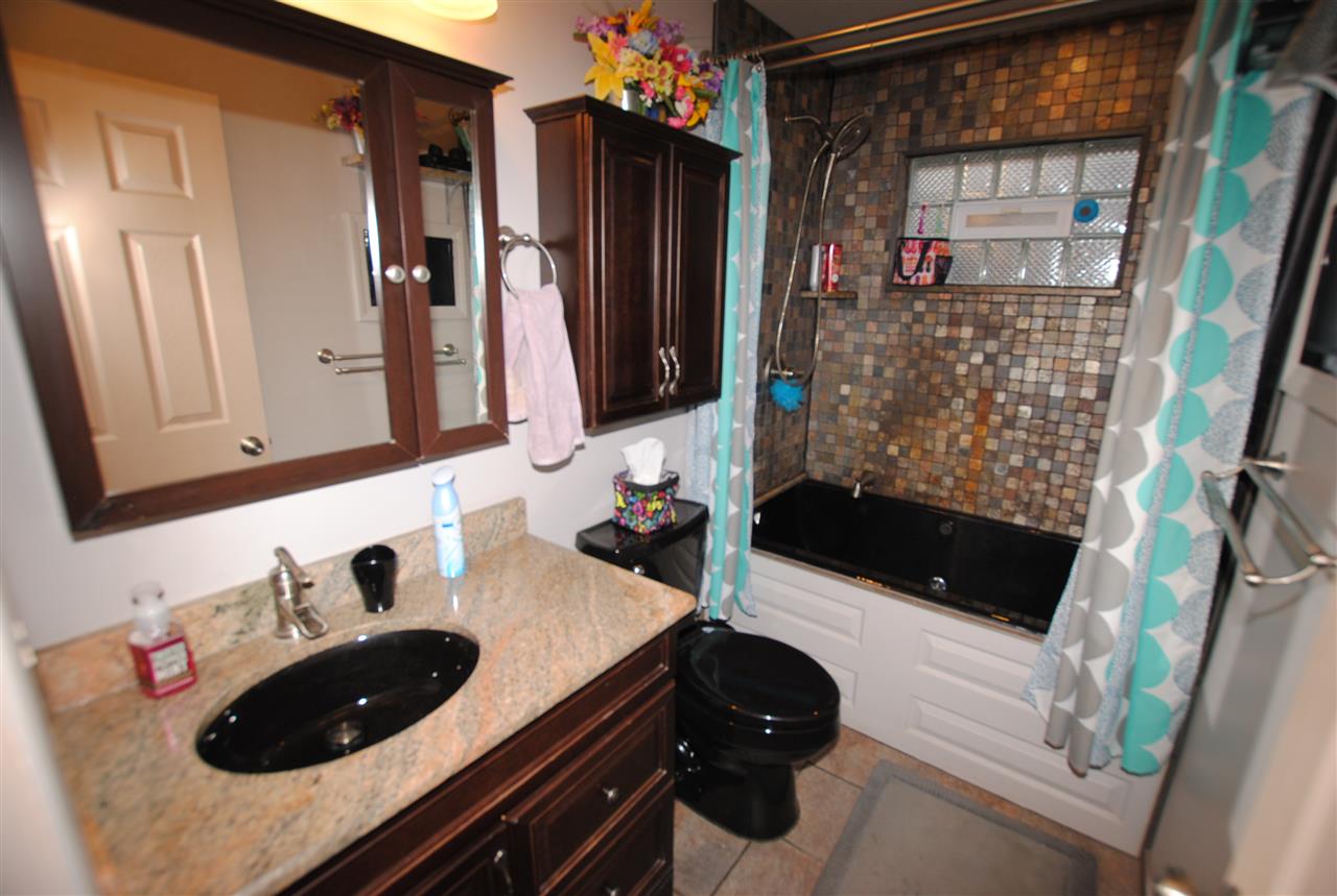 22851 Rausch Avenue Eastpointe, MI 48021 - Photo 17 of 33 31347874-16.JPG