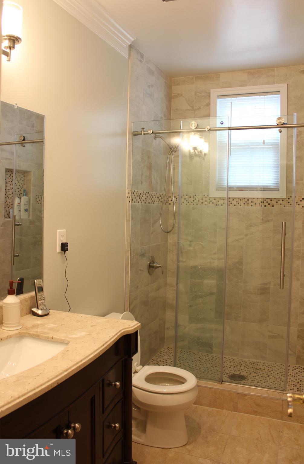9706 Middleton Ridge Road Vienna, VA 22182 - Photo 13 of 17
