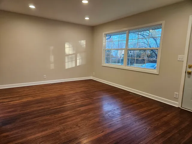 $2,200 | 1317 Brandywine Circle, Batavia, IL 60510