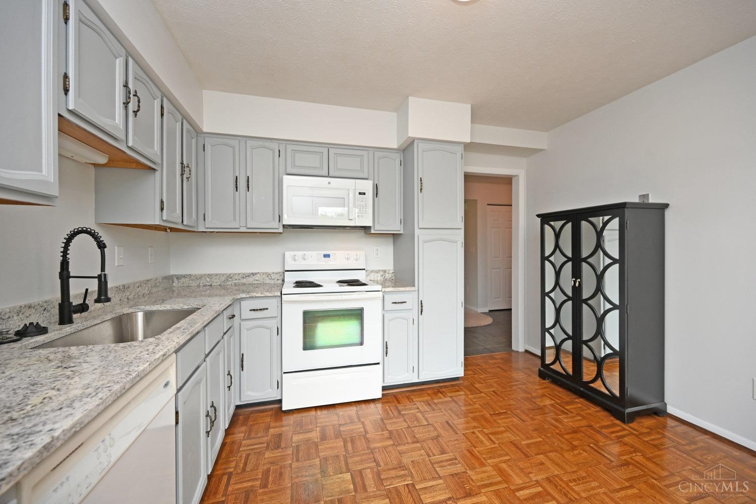 7284 East Galbraith Road Cincinnati, OH 45243 - Photo 14 of 58