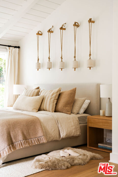 6456 Sycamore Meadows Drive Malibu, CA 90265 - Photo 16 of 29 a living room with furniture