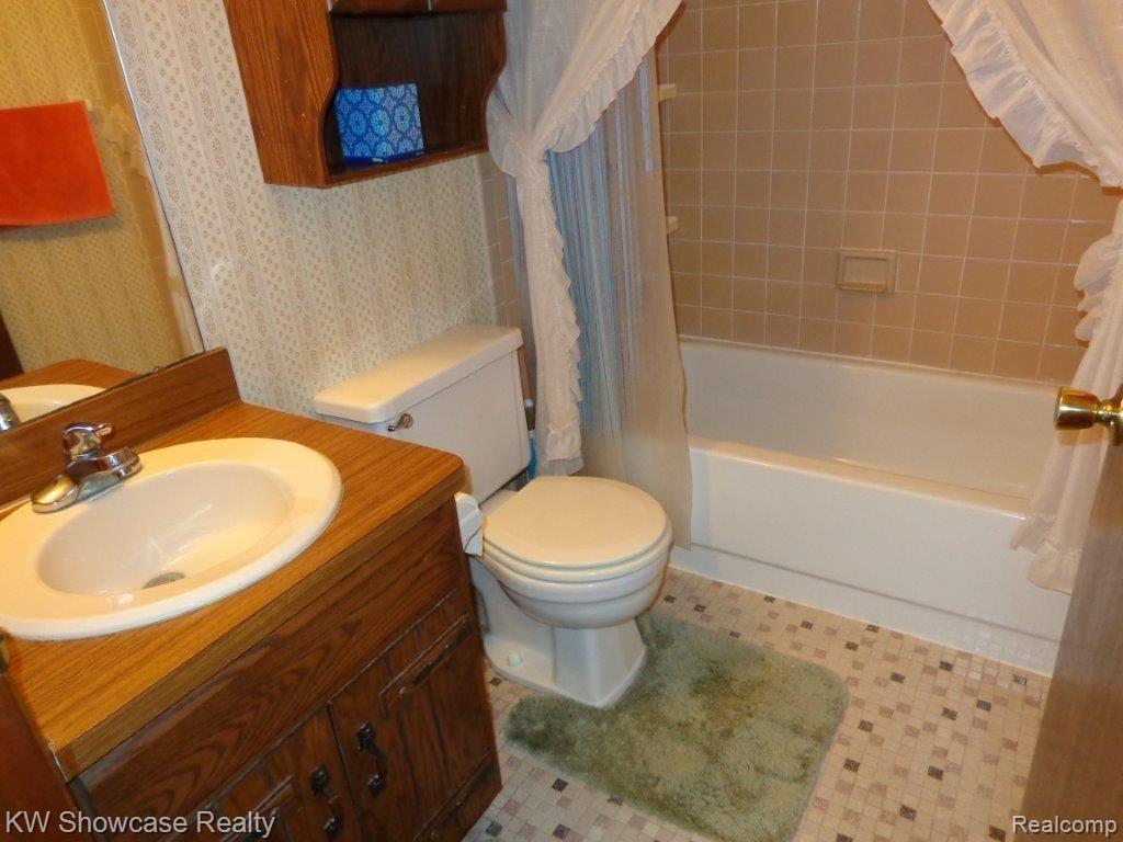 4272 Bullard Road Hartland, MI 48353 - Photo 22 of 46 DSC02190.jpg