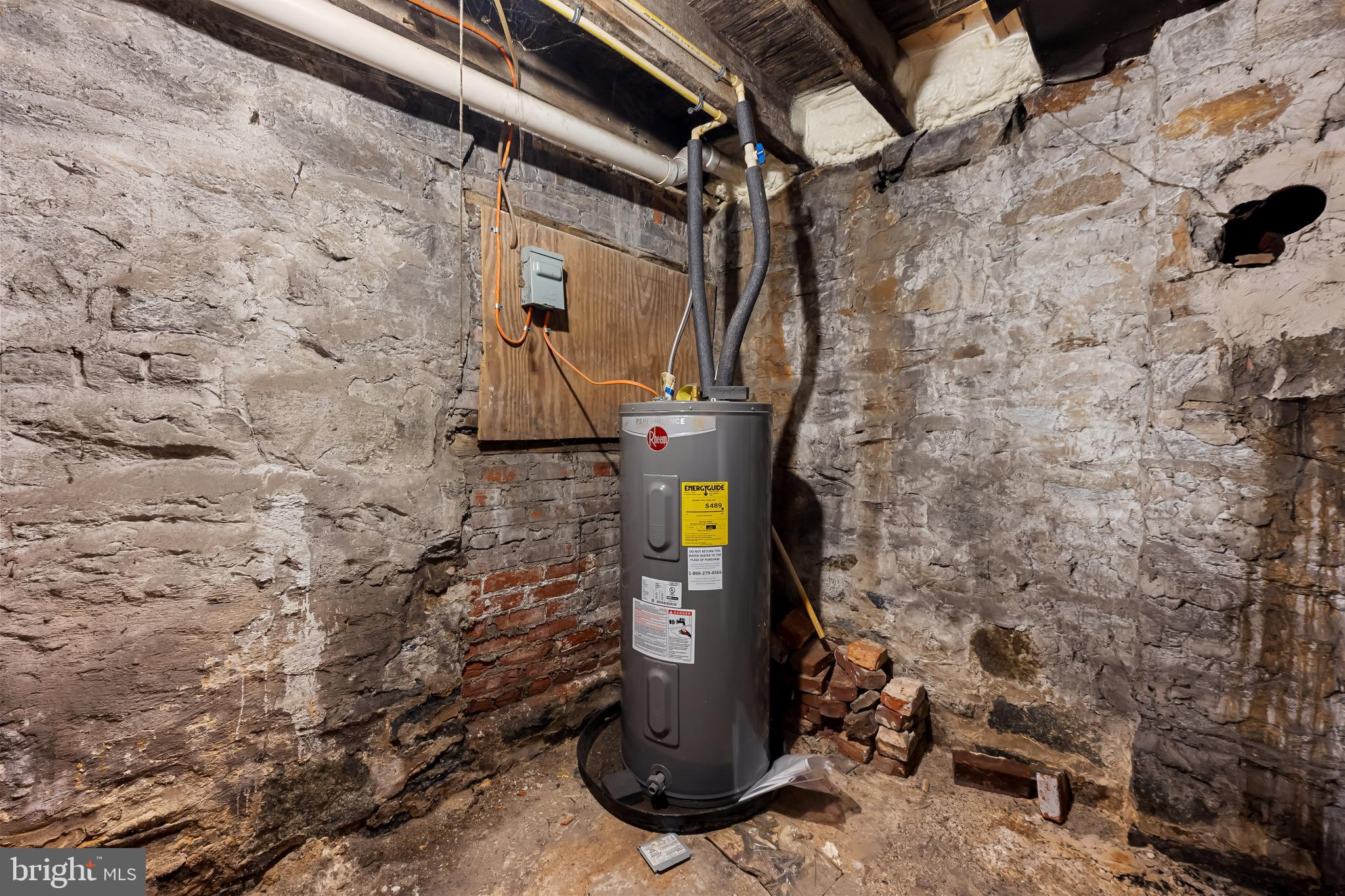 906 Whitelock Street Baltimore, MD 21217 - Photo 34 of 36 a view of door