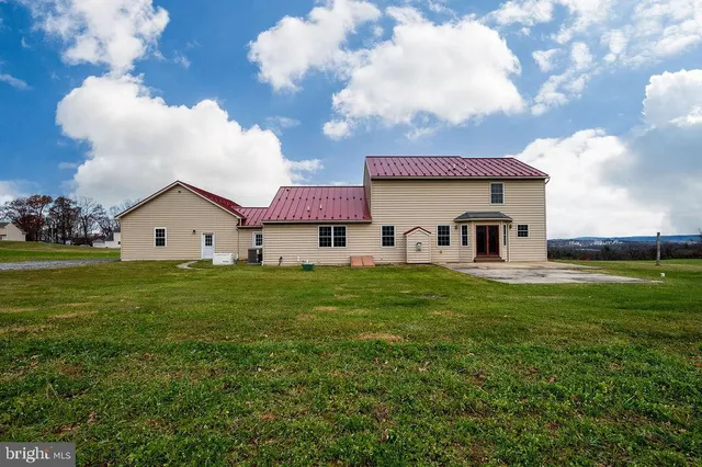 $875,000 | 130 Troxel Road, Shoemakersville, PA 19555
