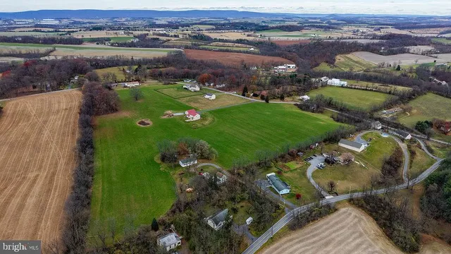 $875,000 | 130 Troxel Road, Shoemakersville, PA 19555
