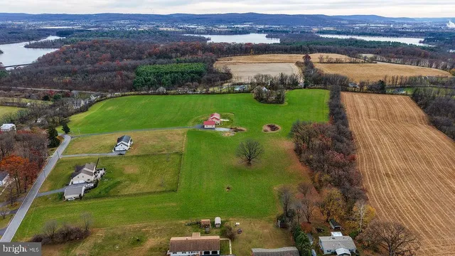 $875,000 | 130 Troxel Road, Shoemakersville, PA 19555