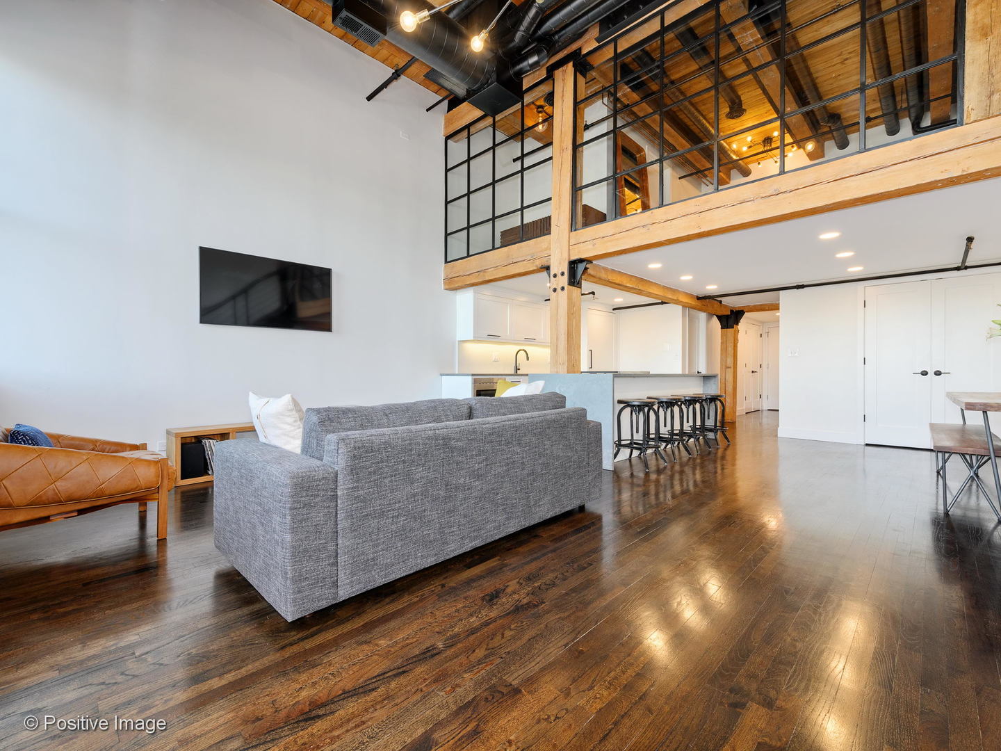 1000 West Washington Boulevard, Unit 540 Chicago, IL 60607 - Photo 3 of 28 a living room with furniture and a flat screen tv