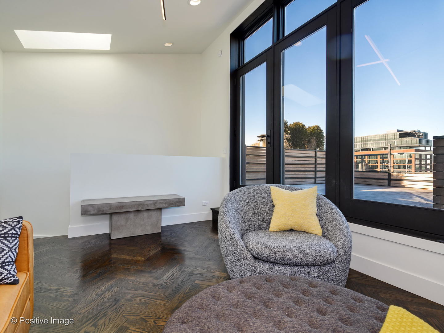 1000 West Washington Boulevard, Unit 540 Chicago, IL 60607 - Photo 24 of 28 a living room with furniture and a large window