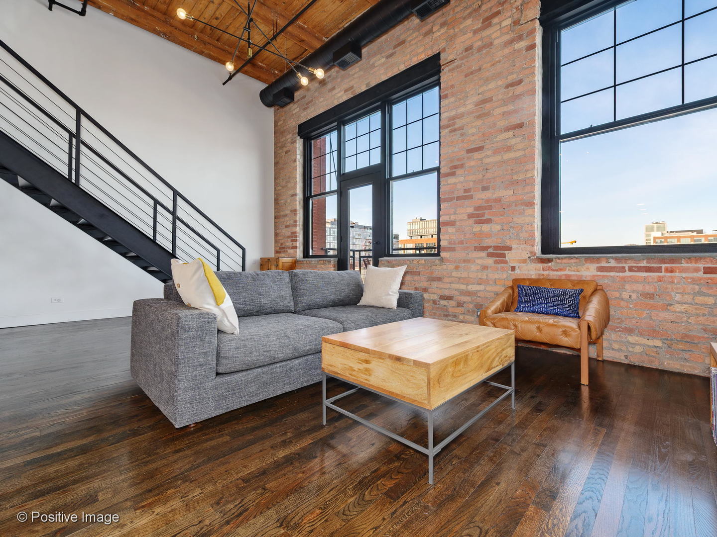 1000 West Washington Boulevard, Unit 540 Chicago, IL 60607 - Photo 5 of 28 a living room with furniture and a window