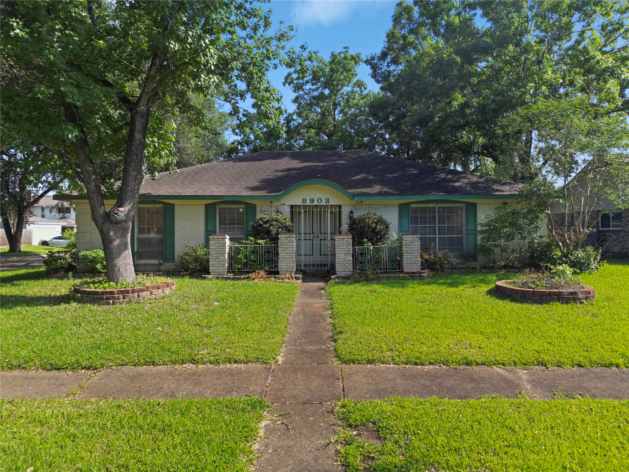 8903 Roos Road Houston, TX 77036 - Photo 2 of 24
