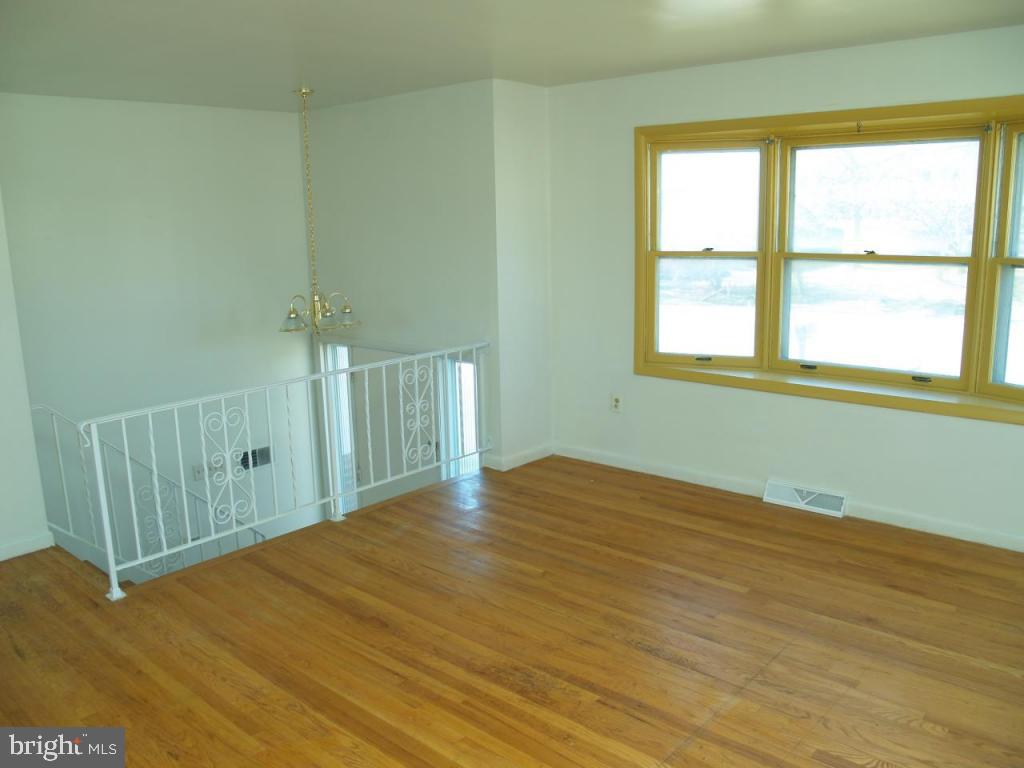 2133 Coventry Road Lancaster, PA 17601 - Photo 2 of 11 Gallery Image 2