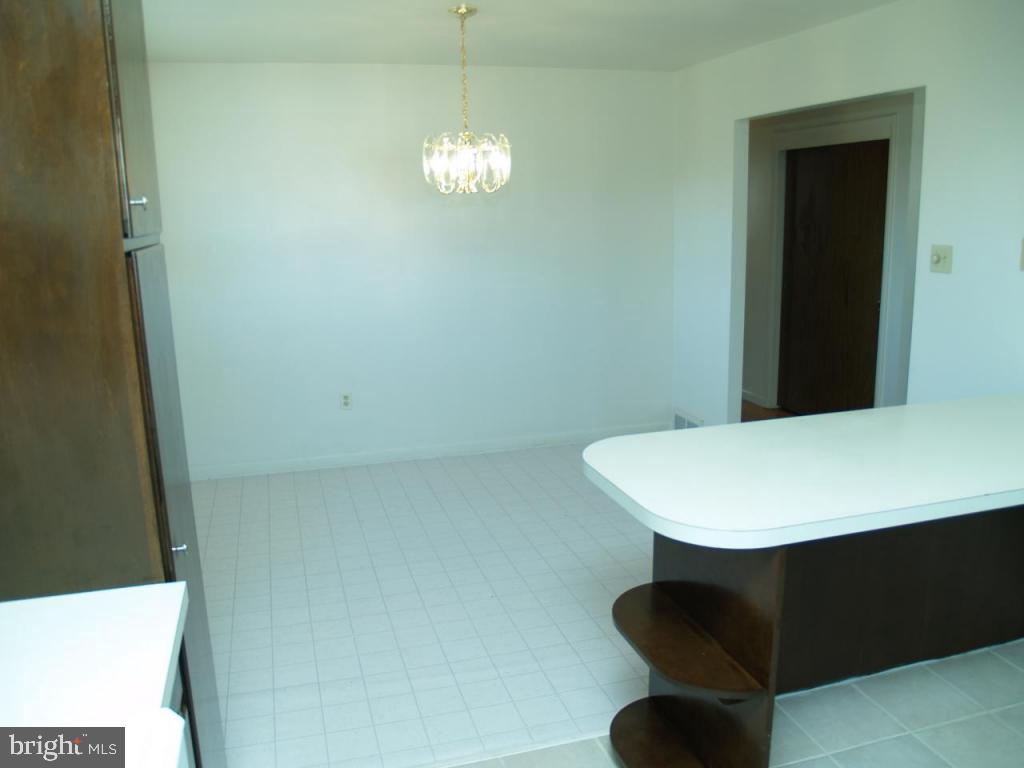 2133 Coventry Road Lancaster, PA 17601 - Photo 4 of 11 Gallery Image 4