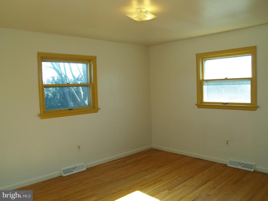 2133 Coventry Road Lancaster, PA 17601 - Photo 5 of 11 Gallery Image 5