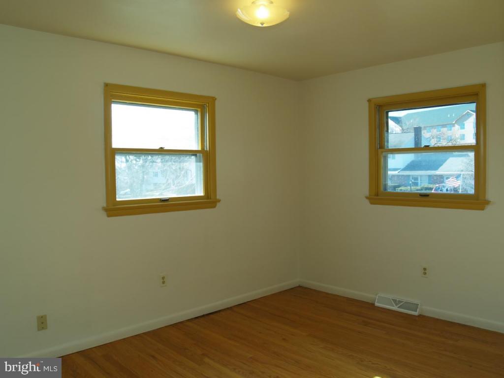 2133 Coventry Road Lancaster, PA 17601 - Photo 6 of 11 Gallery Image 6
