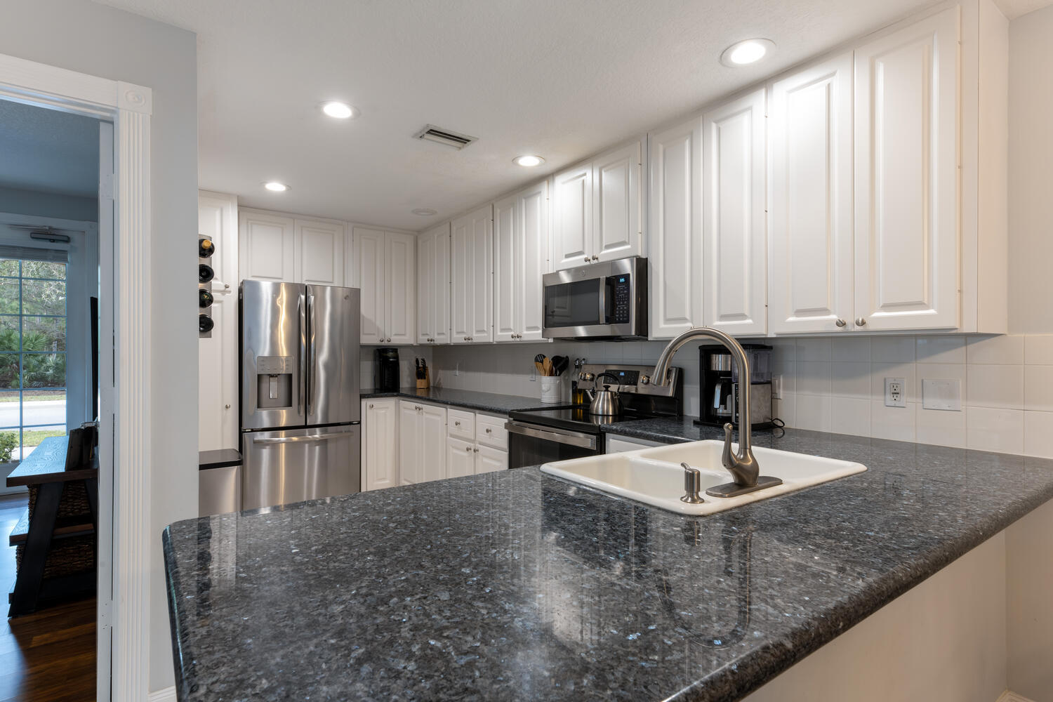 137 Rivinia Drive Jupiter, FL 33458 - Photo 12 of 30 DCC6809A-74D7-496A-AF0F-C3638D4A7A2C