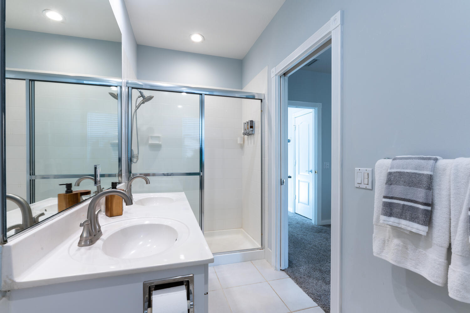 137 Rivinia Drive Jupiter, FL 33458 - Photo 19 of 30 6DBBF3FA-5912-440F-BEB8-66CCA39F66B8
