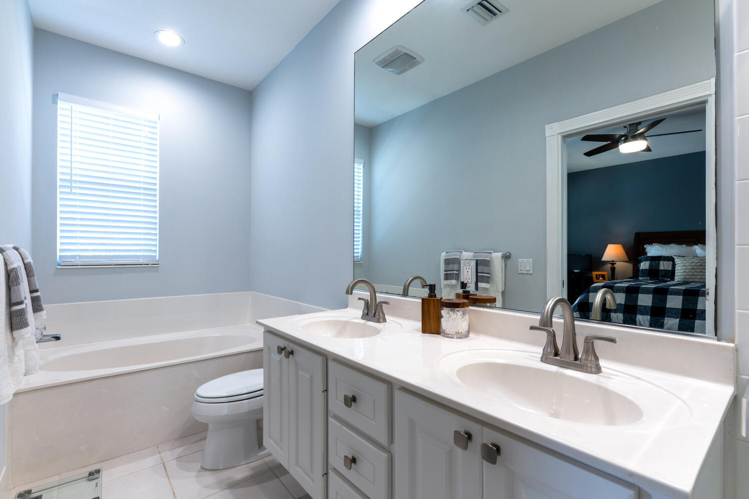 137 Rivinia Drive Jupiter, FL 33458 - Photo 20 of 30 AF75D09C-C049-4A04-878E-962746CDC83E