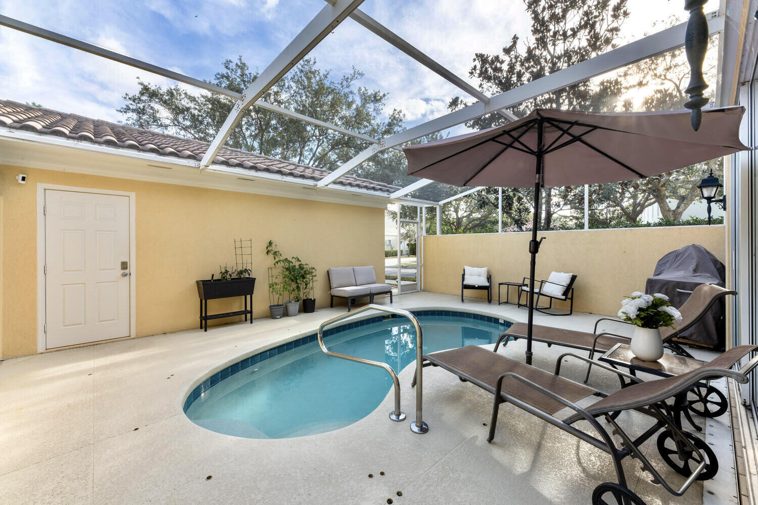 137 Rivinia Drive Jupiter, FL 33458 - Photo 5 of 30 5DC0EC0D-7A02-4BBB-A675-5E4DEA7425FB_1_2