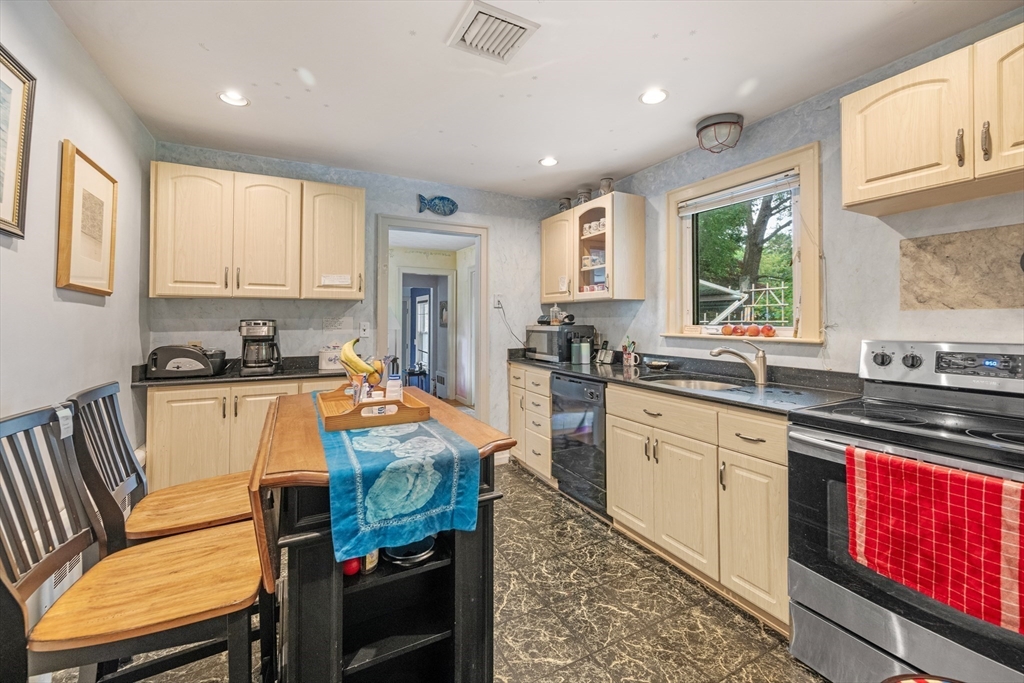 3 Countryside Lane Marblehead, MA 01945 - Photo 7 of 33