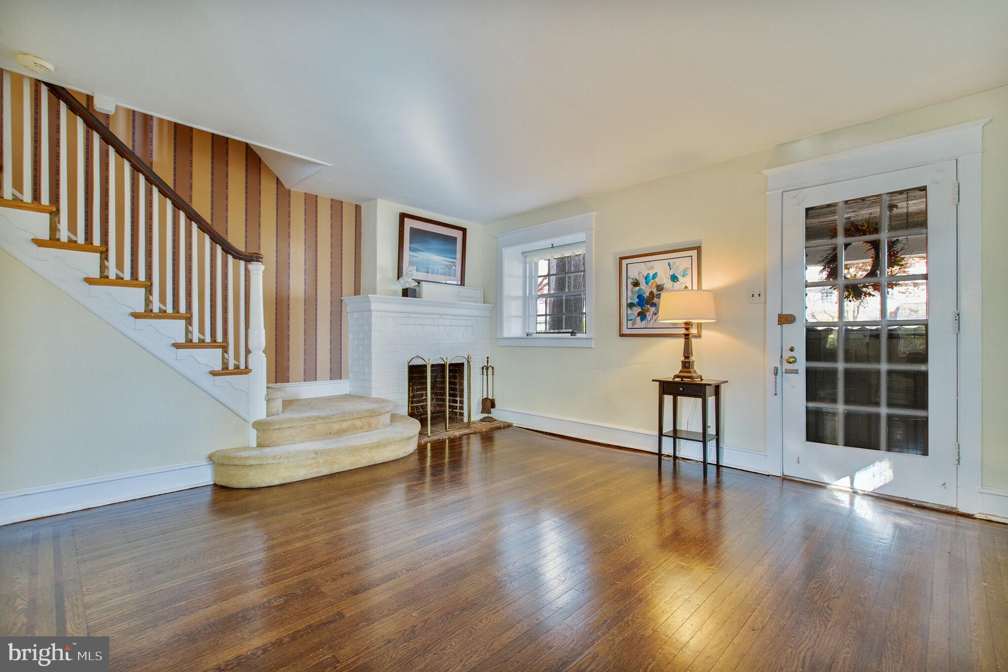 616 Boyer Road Cheltenham, PA 19012 - Photo 7 of 27 living room