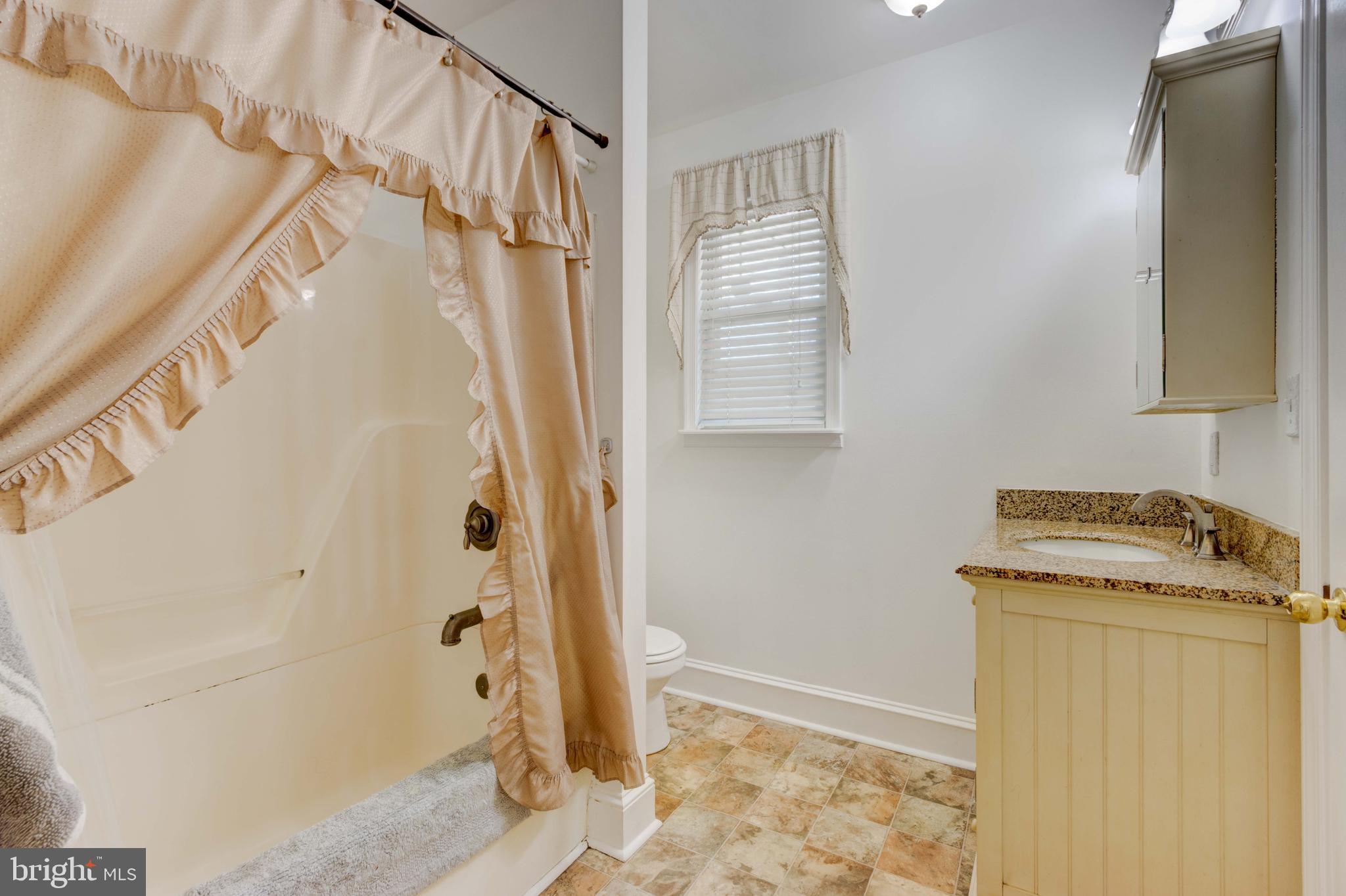 2025 Northeast Ne Baltimore, MD 21227 - Photo 31 of 122 Primary main level bathroom