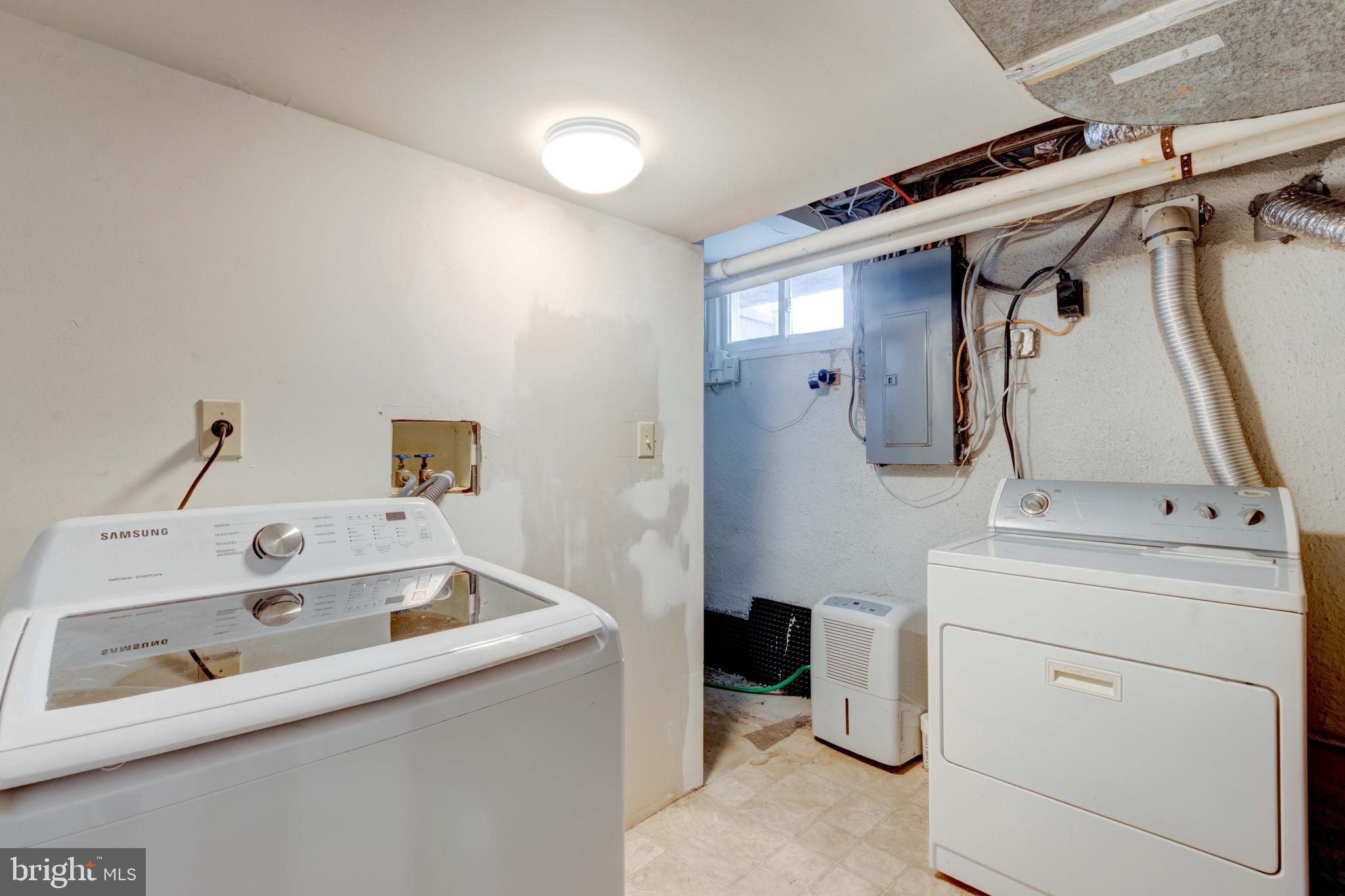 2025 Northeast Ne Baltimore, MD 21227 - Photo 79 of 122 a utility room with dryer and washer
