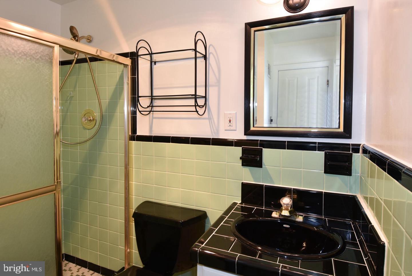 606 Kingsley Road Southwest Vienna, VA 22180 - Photo 35 of 45