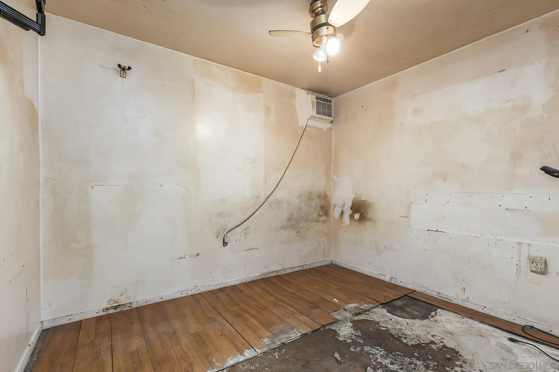 4539 Gila Avenue San Diego, CA 92117 - Photo 12 of 27 an empty room with a ceiling fan and entryway