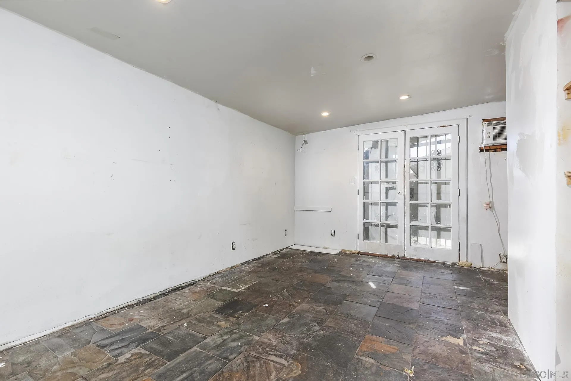 4539 Gila Avenue San Diego, CA 92117 - Photo 15 of 27 an empty room with windows