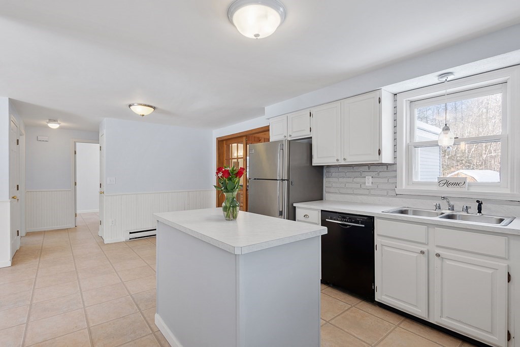 163 Farnsworth Road Templeton, MA 01468 - Photo 8 of 38