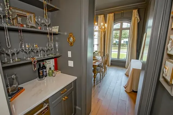 $1,095,000 | 208 Forest Oaks Drive, New Orleans, LA 70131