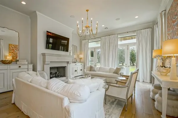 $1,095,000 | 208 Forest Oaks Drive, New Orleans, LA 70131