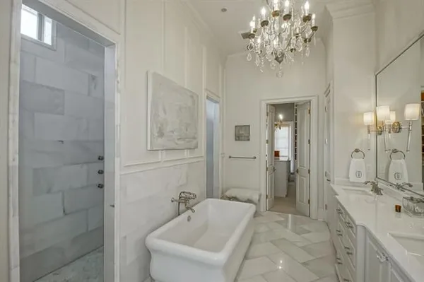 $1,095,000 | 208 Forest Oaks Drive, New Orleans, LA 70131