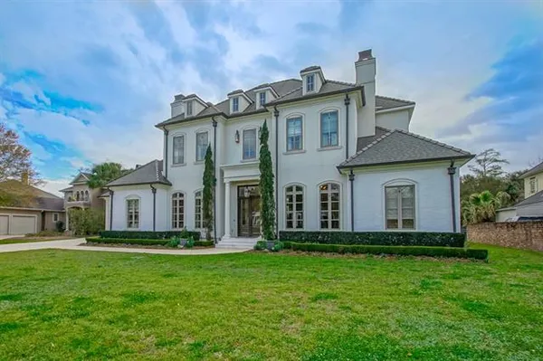 $1,095,000 | 208 Forest Oaks Drive, New Orleans, LA 70131