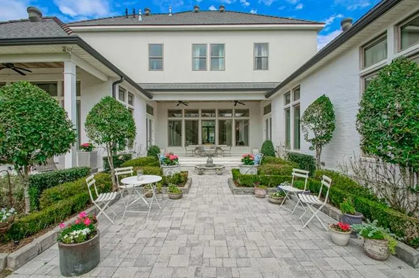 $1,095,000 | 208 Forest Oaks Drive, New Orleans, LA 70131