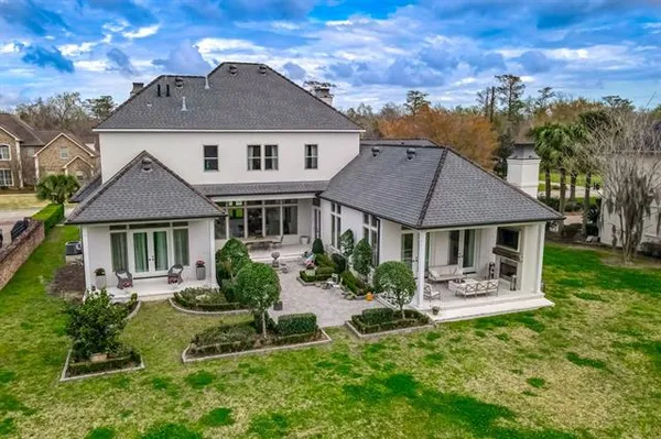 $1,095,000 | 208 Forest Oaks Drive, New Orleans, LA 70131