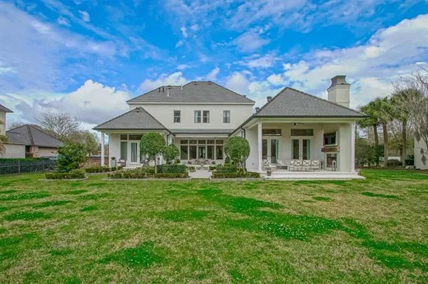 $1,095,000 | 208 Forest Oaks Drive, New Orleans, LA 70131