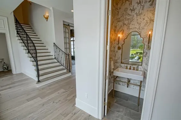 $1,095,000 | 208 Forest Oaks Drive, New Orleans, LA 70131