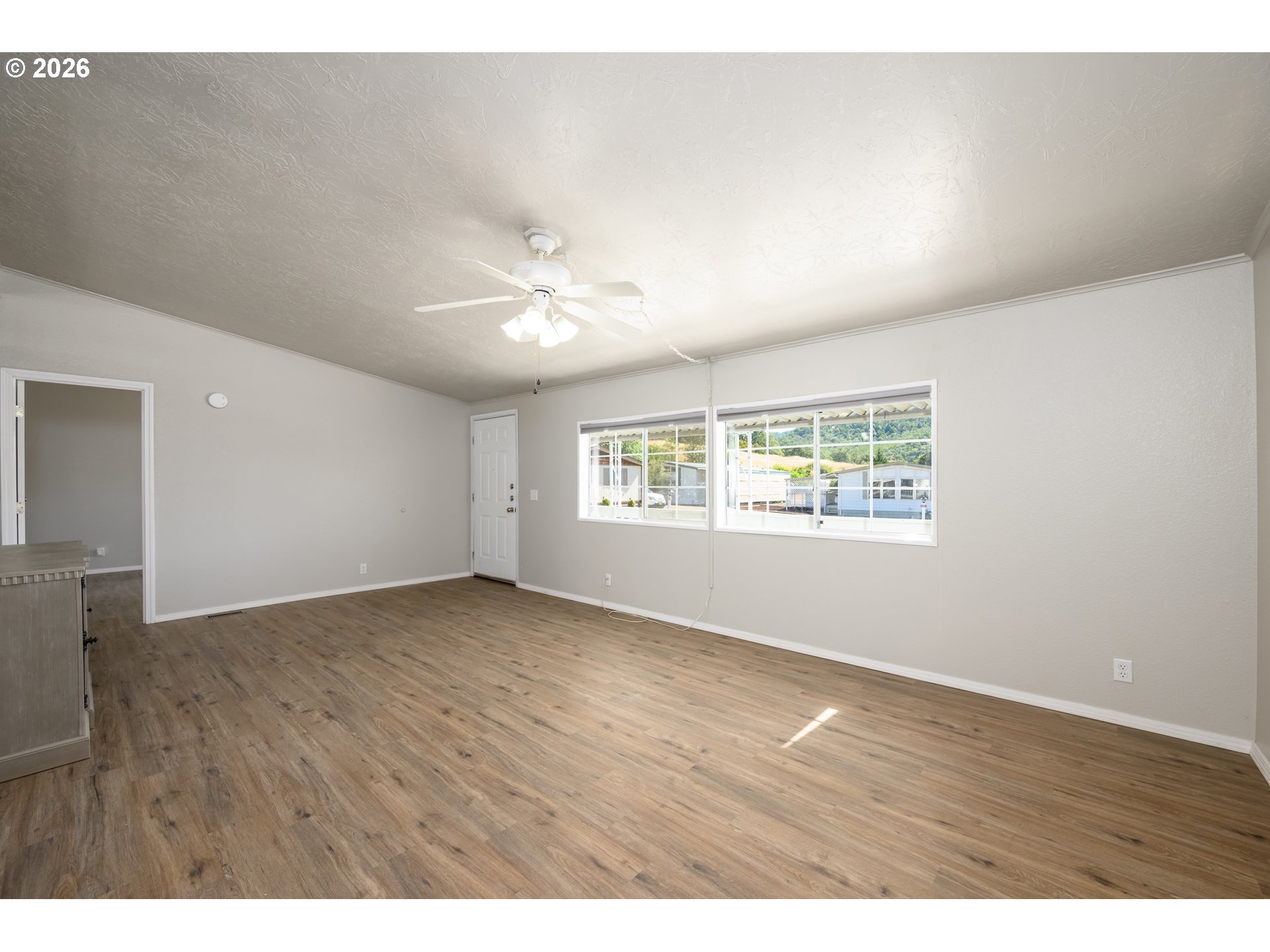 520 Shadow Ranch Lane Roseburg, OR 97470 - Photo 22 of 32 Living Room