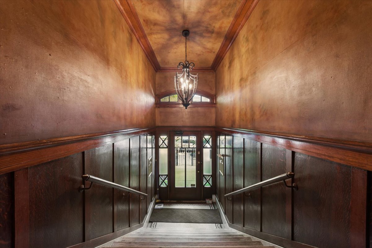 1455 West Rascher Avenue, Unit 2W Chicago, IL 60640 - Photo 2 of 33 Gallery Image 2