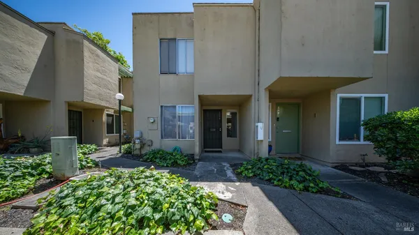 $430,000 | 3092 Yulupa Avenue, Santa Rosa, CA 95405