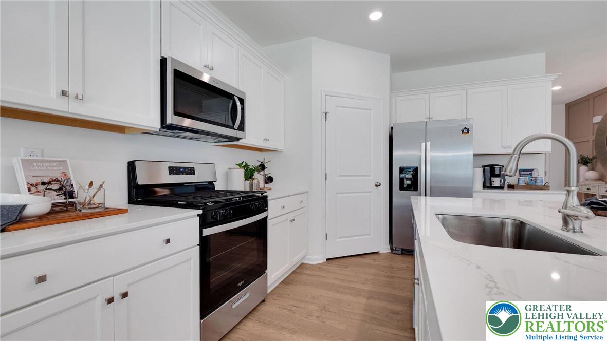 2153 Isabel Lane Allentown, PA 18103 - Photo 7 of 30