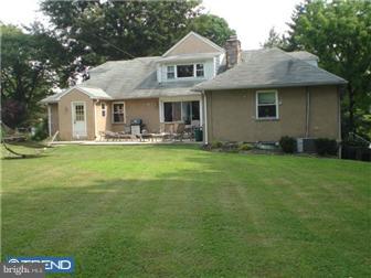 712 Cedar Grove Road Broomall, PA 19008 - Photo 2 of 11 Exterior Back